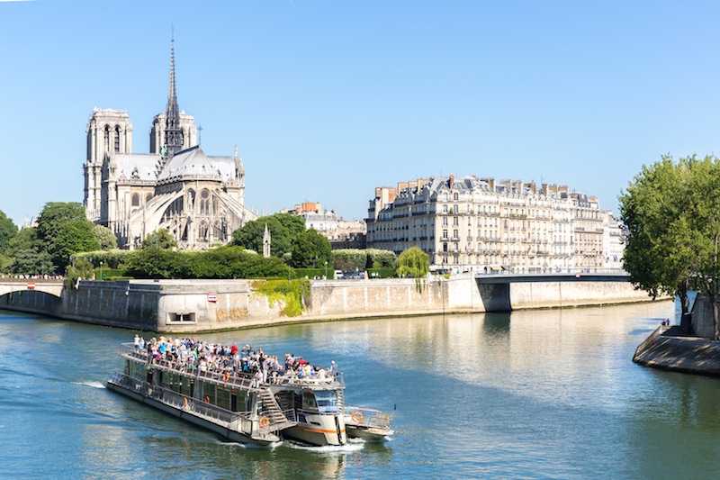 Une Petite Croisiere En Bateau Mouche