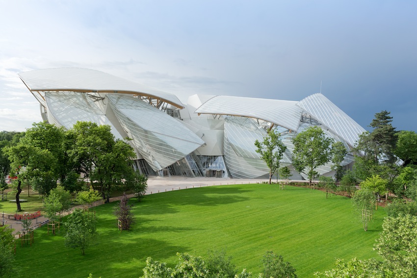 How to get to Fondation Louis Vuitton in Paris by Metro, Bus, RER