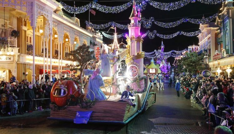 Disneyland Paris : parade pour Noël et le Nouvel An