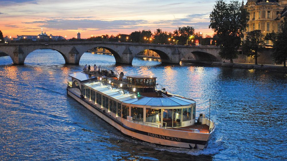 dinner cruise in seine river paris