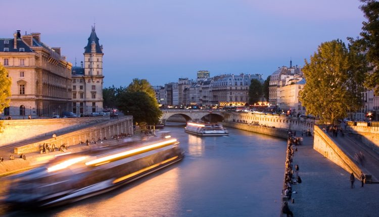 Dîner croisière du Réveillon du Nouvel An 2024 sur la Seine