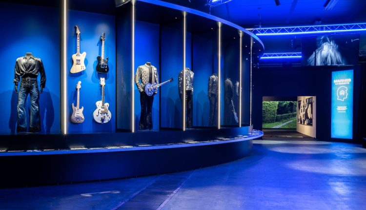 Exposition Johnny Hallyday à Paris : guitares et costumes